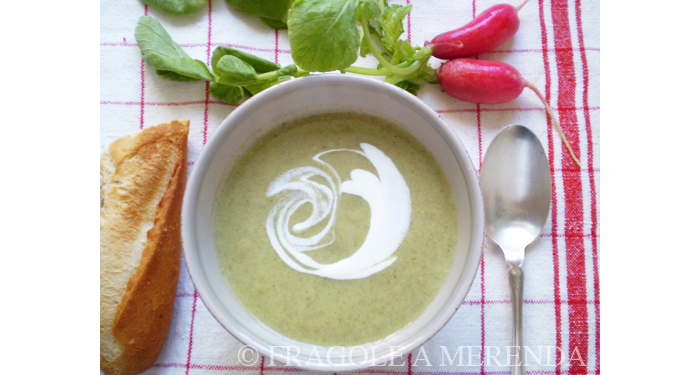 Vellutata di zucchine e foglie di ravanello