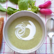 Crema di zucchine e foglie di ravanello