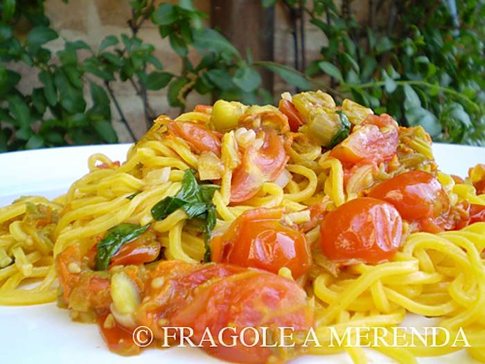 Pasta ai fiori di zucca, pomodorini e basilico, by FRAGOLE A MERENDA