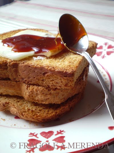 Le fette biscottate semi-integrali : Fragole a merenda