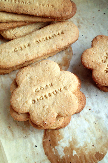 Corn digestive biscuits: biscotti digestives con farina di mais