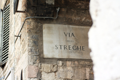 Perugia: signorine pericolose d'altri tempi