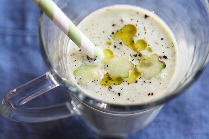 zuppa di yogurt, menta e cetrioli