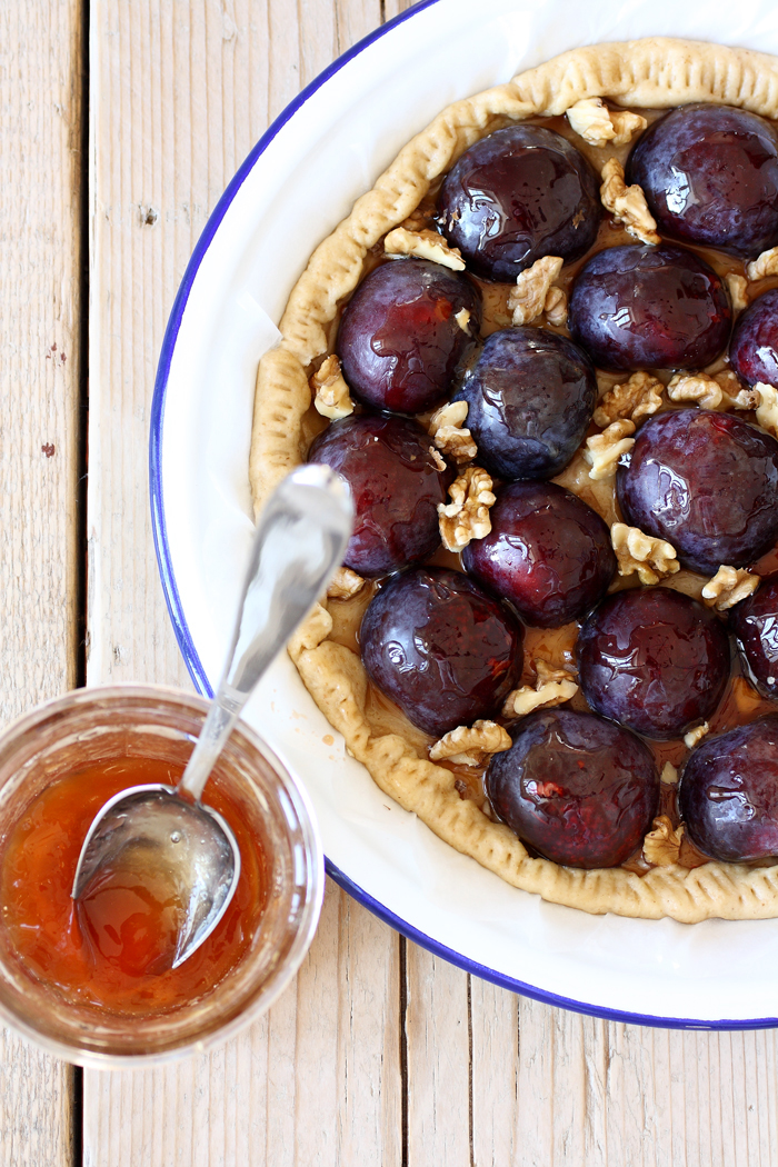 La crostata vegana di prugne e noci